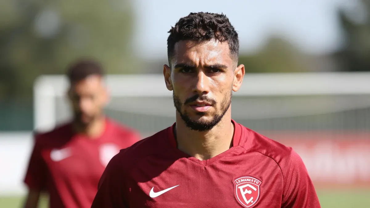 Le milieu vosgien Milan Robin, sous contrat jusqu'en 2027, est courtisé par QPR, Charlton, Malaga et Santander alors que...