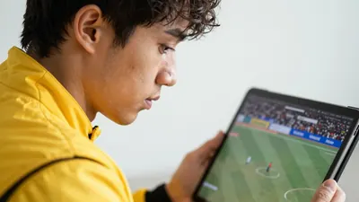 Le Mans FC, actuellement 13e de Ligue 1, voit son match contre le Stade Rennais disponible en streaming sur Disney+, un...